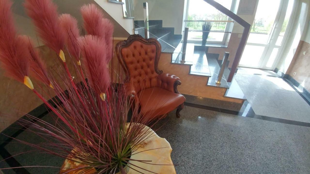 Hotel Meridian Brody 外观 照片